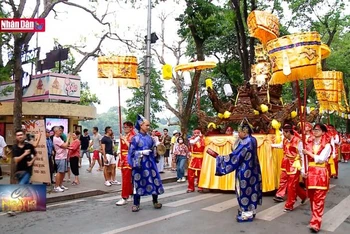 Độc đáo và linh thiêng lễ rước kiệu vua Lê Thái Tổ
