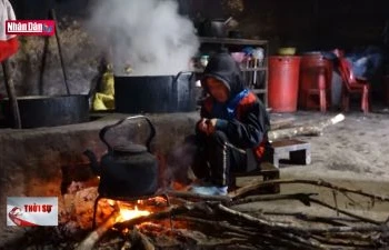 Người dân Mẫu Sơn vất vả trong thời tiết rét đậm rét hại