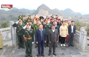 Linh thiêng lễ chào cờ đầu năm mới nơi cực Bắc