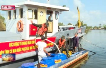 Quân khu 9 hỗ trợ nước cho người dân vùng hạn hán