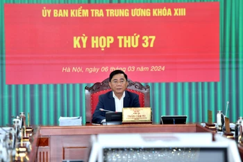 Đồng chí Trần Cẩm Tú, Ủy viên Bộ Chính trị, Bí thư Trung ương Đảng, Chủ nhiệm Ủy ban Kiểm tra Trung ương chủ trì kỳ họp thứ 37. Ảnh: ĐĂNG KHOA