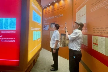 Một góc không gian trưng bày của triển lãm.