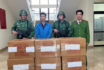 Đối tượng bị bắt giữ cùng tang vật.