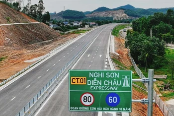 Một đoạn tuyến cao tốc Nghi Sơn-Diễn Châu.
