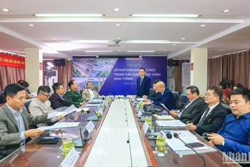 Tọa đàm: “Gỡ khó đơn giá, định mức trong xây dựng công trình giao thông” do Báo Giao thông tổ chức ngày 6/12.
