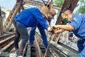 Bộ Giao thông vận tải đã quyết định giao 4.300 tỷ đồng dự toán chi ngân sách nhà nước năm 2025, nguồn chi hoạt động kinh tế đường sắt cho Cục Đường sắt Việt Nam và Tổng Công ty Đường sắt Việt Nam.