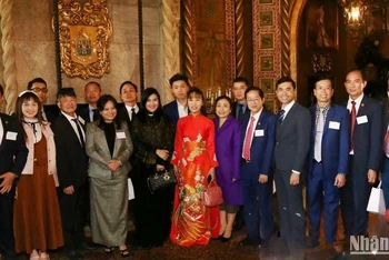 Đoàn công tác tại dinh thự Mar-a-Lago.