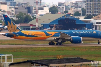 Hãng hàng không Quốc gia chính thức công bố chiếc máy bay Boeing 787 với thiết kế đặc biệt, mang hình ảnh chim Lạc - biểu tượng văn hóa thiêng liêng, gắn liền với cội nguồn dân tộc và khát vọng trường tồn của người.