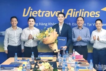 Vietravel Airlines đã bổ nhiệm ông Nguyễn Đức Anh giữ chức vụ Phó Tổng Giám đốc kiêm Giám đốc Ban kỹ thuật; ông Nguyễn Quang Đạt vào vị trí Giám đốc Ban Khai thác bay kiêm Đoàn trưởng Đoàn bay.