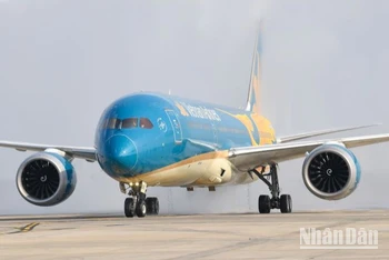 Vietnam Airlines ra mắt 2 gói sản phẩm biểu tượng "Vàng Son 30" và "Glory 30", thay lời tri ân sâu sắc gửi tới khách hàng đã đồng hành cùng Hãng suốt 3 thập kỷ qua.