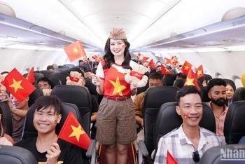 Vietjet dành tặng người dân và du khách những chuyến bay tràn ngập không khí tự hào cùng rạng rỡ màu cờ Tổ quốc.