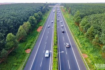 Bộ Xây dựng phấn đấu hoàn thành gần 1.200km đường cao tốc trong năm nay.