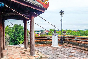 Chằng chống các công trình trong khu di tích Cố đô Huế. (Ảnh: Trung tâm Bảo tồn di tích Cố đô Huế)