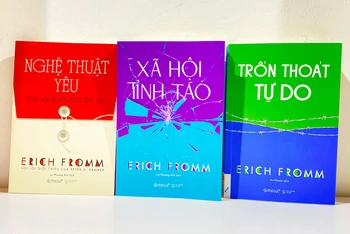 Bộ sách "Yêu Tỉnh Táo" của Erich Fromm. (Ảnh: Omega+)