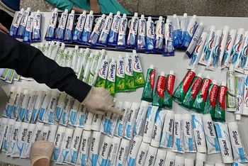 Số ma túy được giấu trong các hộp kem đánh răng.