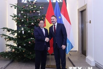 Thủ tướng Chính phủ Phạm Minh Chính và Thủ tướng Luxembourg Xavier Bettel. (Ảnh: TTXVN)