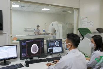 Đơn vị đột quỵ, Khoa Nội thần kinh – Bệnh viện Quân y 175 với đội ngũ nhân lực trình độ cao và trang bị nhiều máy móc hiện đại.