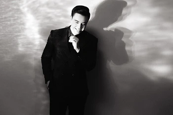 Ca sĩ Đông Hùng. (Ảnh: Khiết Lam Entertainment)