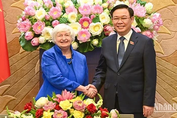 Chủ tịch Quốc hội Vương Đình Huệ và Bộ trưởng Tài chính Hoa Kỳ Janet Yellen tại buổi tiếp. (Ảnh: DUY LINH)