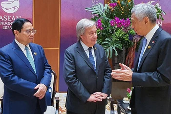 Thủ tướng Phạm Minh Chính gặp Tổng Thư ký Liên hợp quốc và Thủ tướng Singapore. (Ảnh: TUẤN ANH)