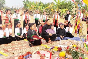 Lễ cầu mưa của người dân tộc Thái ở xã Mường Sang, huyện Mộc Châu, Sơn La. (Ảnh: QUỐC TUẤN)