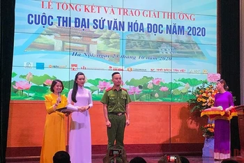 Các tác giả đoạt giải cuộc thi Đại sứ Văn hóa đọc năm 2020.