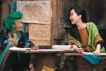 Một tác phẩm dự giải: Blogger Nanavivu ở làng dệt lanh Lùng Tám.
