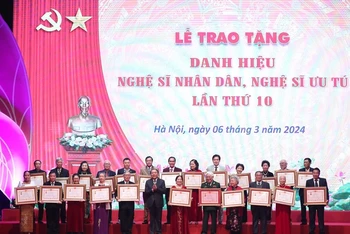 Lễ trao tặng danh hiệu NSND, NSƯT năm 2024. (Ảnh: Bộ Văn hóa, Thể thao và Du lịch)