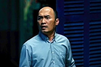 Diễn viên Tiến Luật trong phim. (Ảnh: Galaxy Studio)