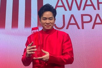 Ca sĩ Tùng Dương nhận giải thưởng Âm nhạc Nhật Bản - Music Awards Japan (MAJ) 2025. (Ảnh: Ban tổ chức giải Cống hiến cung cấp)