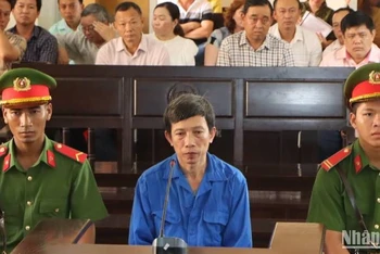 Bị cáo Phương làm 17 sổ đỏ cấp khống cho mình và người thân.