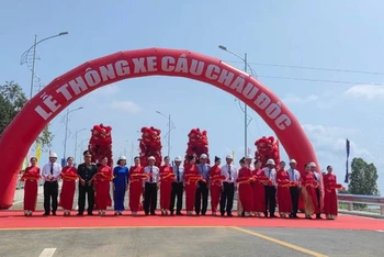 Lễ thông xe cầu Châu Đốc.