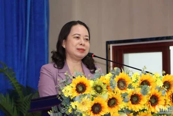 Phó Chủ tịch nước phát biểu tại buổi tiếp xúc cử tri.