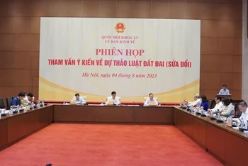 Quang cảnh phiên họp.