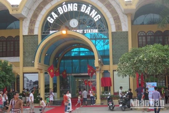 Ga liên vận quốc tế Đồng Đăng thường xuyên nhộn nhịp đón khách qua lại.