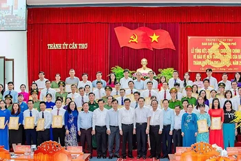 Các tác giả đoạt giải trong cuộc thi năm 2023.
