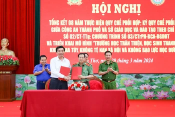 Công an và Sở Giáo dục và Đào tạo Cần Thơ ký kết quy chế phối hợp.