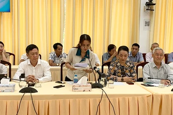 Đại diện doanh nghiệp nêu khó khăn tại buổi đối thoại.