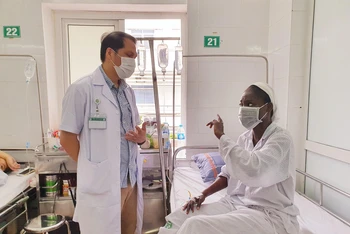 Bệnh nhân người Nigeria đã vượt qua cơn nguy kịch, sức khỏe đang hồi phục.