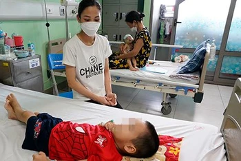 Bệnh nhi đang điều trị tại Bệnh viện Nhi Trung ương.