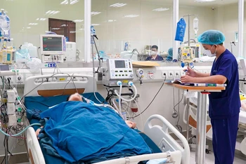 Bệnh nhi đuối nước nằm điều trị tại Bệnh viện Nhi Trung ương.