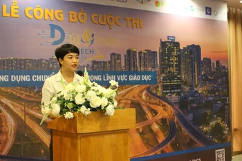 Đại diện Vườn ươm Doanh nghiệp Công nghệ cao Thành phố Hồ Chí Minh phát biểu tại lễ công bố cuộc thi DigiTrans Edtech 2022.
