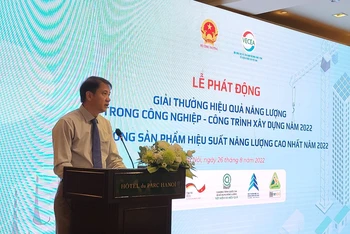 Ông Phương Hoàng Kim, Chánh Văn phòng Ban chỉ đạo Tiết kiệm năng lượng, Vụ Tiết kiệm Năng lượng và Phát triển bền vững (Bộ Công thương) phát biểu tại buổi lễ.