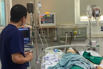 Bệnh nhân diễn biến nặng do sốt xuất huyết.