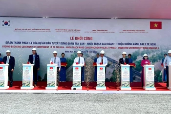 Nghi thức khởi công dự án.