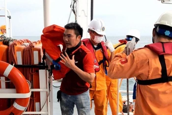 Ứng cứu thuyền viên kịp thời.
