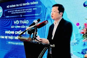 Thứ trưởng Bộ Thông tin-Truyền thông Nguyễn Thanh Lâm phát biểu tại hội thảo.
