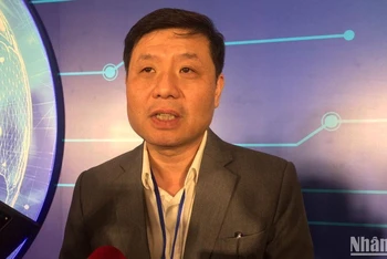 Giáo sư Vũ Hà Văn chia sẻ bên lề tọa đàm tại Tuần lễ Khoa học-Công nghệ VinFuture 2022. 