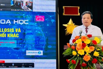 Tiến sĩ, bác sĩ Đinh Văn Lượng, Giám đốc Bệnh viện Phổi Trung ương phát biểu.