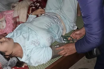 Cô đỡ thôn bản là cánh tay nối dài của ngành y tế trong chăm sóc sức khỏe sinh sản cho phụ nữ ở vùng sâu, vùng xa. 